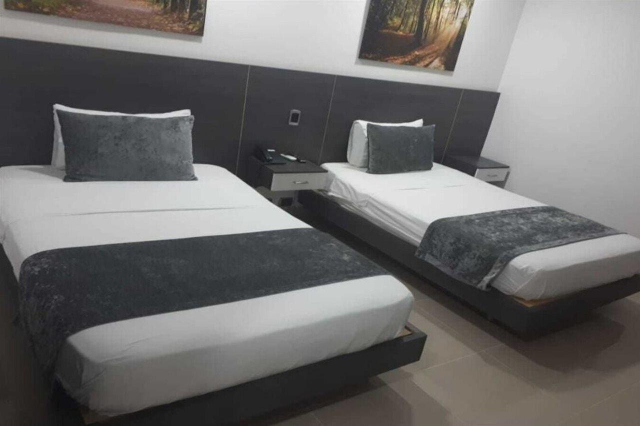 Calle 10 Express Hotel Medellín Extérieur photo