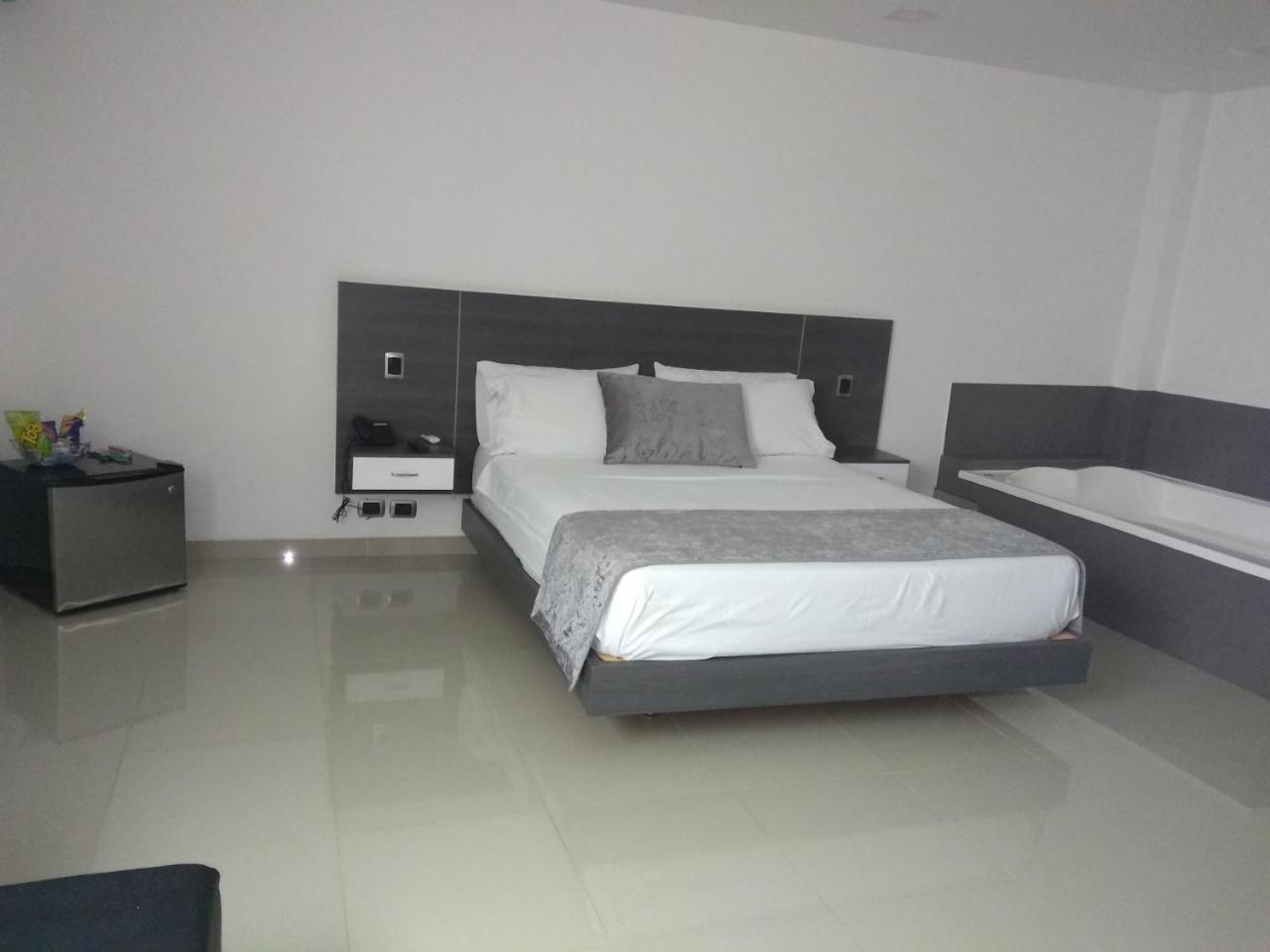 Calle 10 Express Hotel Medellín Extérieur photo